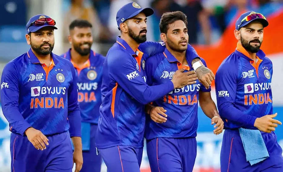 T20 વર્લ્ડ કપ પહેલા ટીમ ઈન્ડિયાની એક વાતથી ભારે ચિંતિત છે ગાવસ્કર - sunil gavaskar feels bhuvneshwar kumars death over bowling is real concern for team india