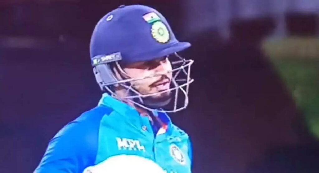 shreyas iyer hit wicket in t20, IND vs NZ 2nd T-20: ના બોલ્ડ, ના રન આઉટ કે ના કેચ, તો પણ આઉટ... કમનસીબ શ્રેયસ અય્યરે પોતાના જ પગ પર મારી કુહાડી - ind vs nz 2nd t-20: shreyas iyer out in silly way