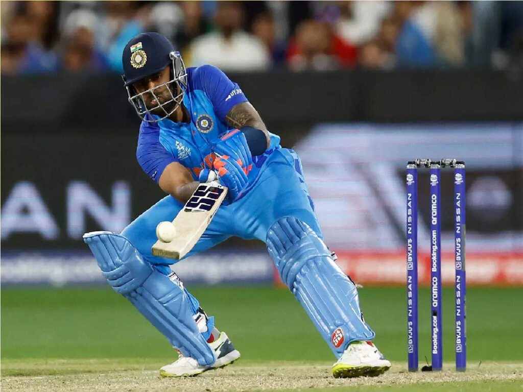 suryakumar yadav, T20 WC: સૂર્યના કહેરથી ધ્રૂજ્યા ZIMના બોલર્સ, છેલ્લી ઓવરમાં SKYએ મચાવી તબાહી - t20 world cup 2022 suryakumar yadav first indian to score 1000 t20i runs in a calendar year