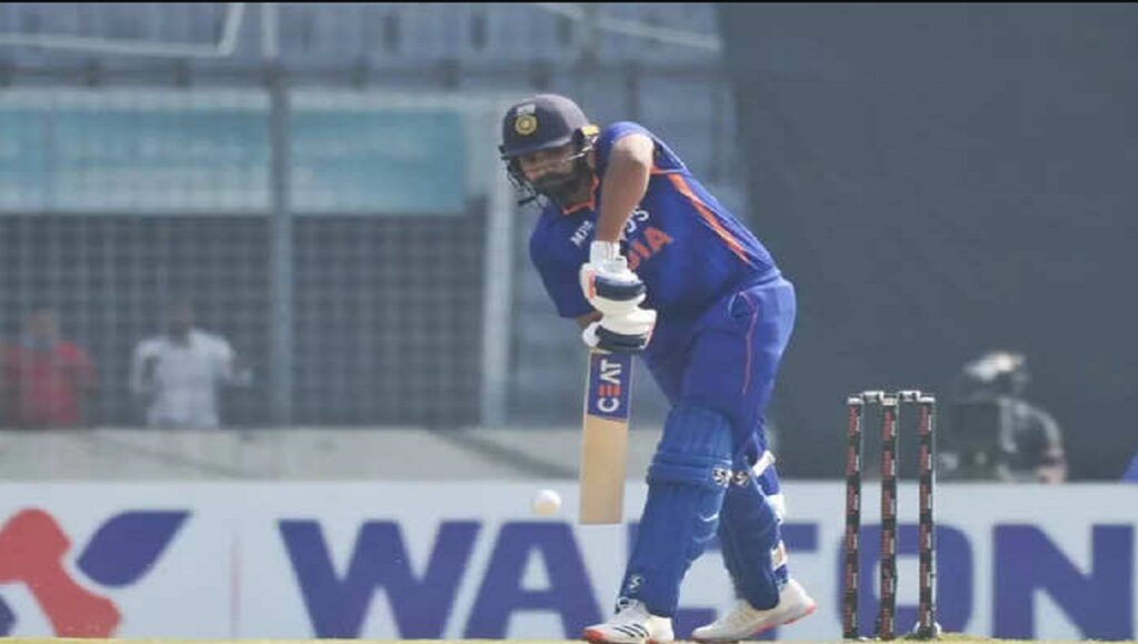 rohit against bangladesh, IND vs BAN: તૂટેલા અંગૂઠા પર લાગ્યા ટાંકા, છતાં 9 નંબરે આવી એકલો લડતો રહ્યો રોહિત શર્મા - landed at number 9 broken thumstitched but rohit sharma kept fighting alone, the fans were disappointed