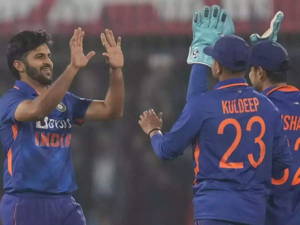 IND vs NZ Shardul Thakur, 'લોર્ડ' શાર્દુલે 2 બોલમાં બદલી નાખી ગેમ, જીત તરફ આગળ વધી રહેલી કિવી ટીમ અટકી - ind vs nz shardul thakur changed the game in two balls