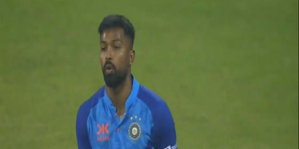hardik pandya, IND vs SL: 'કઈ વાતનો ઘમંડ છે ભાઈ તને...' Hardik Pandyaએ સાથી ખેલાડીને ગાળ આપતાં લોકો બગડ્યા - ind vs sl hardik pandya gets trolled as he abused teammate during match