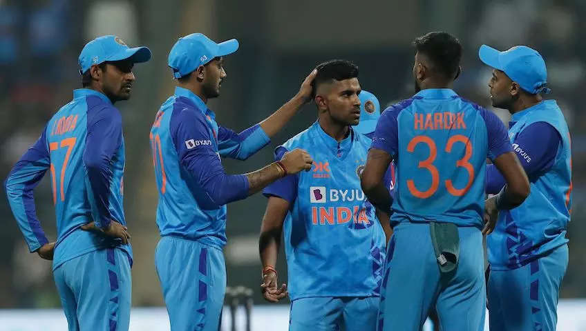 india vs sri lanka 1st t20, પ્રથમ T20: અંતિમ ઓવરમાં અક્ષરે ટીમ ઈન્ડિયાને બચાવી, છેલ્લા બોલે શ્રીલંકા સામે દિલધડક વિજય - india vs sri lanka 1st t20 hardik pandyas team take 1 0 lead with thrilling win