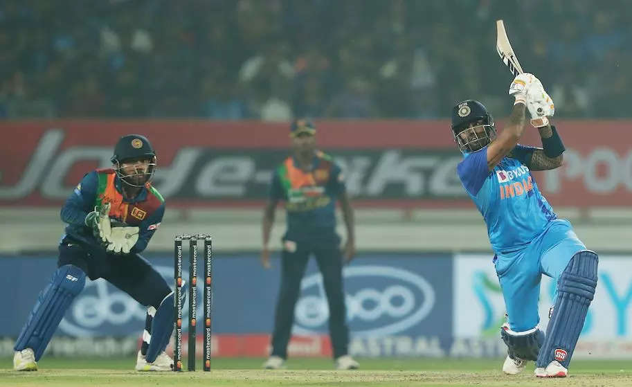 suryakumar yadav, ભારત વિ. શ્રીલંકા ત્રીજી T20: સૂર્યકુમારની તોફાની બેટિંગ, ફટકારી ધમાકેદાર સદી - india vs sri lanka 3rd t20 surya kumar yadav hits unbeaten century