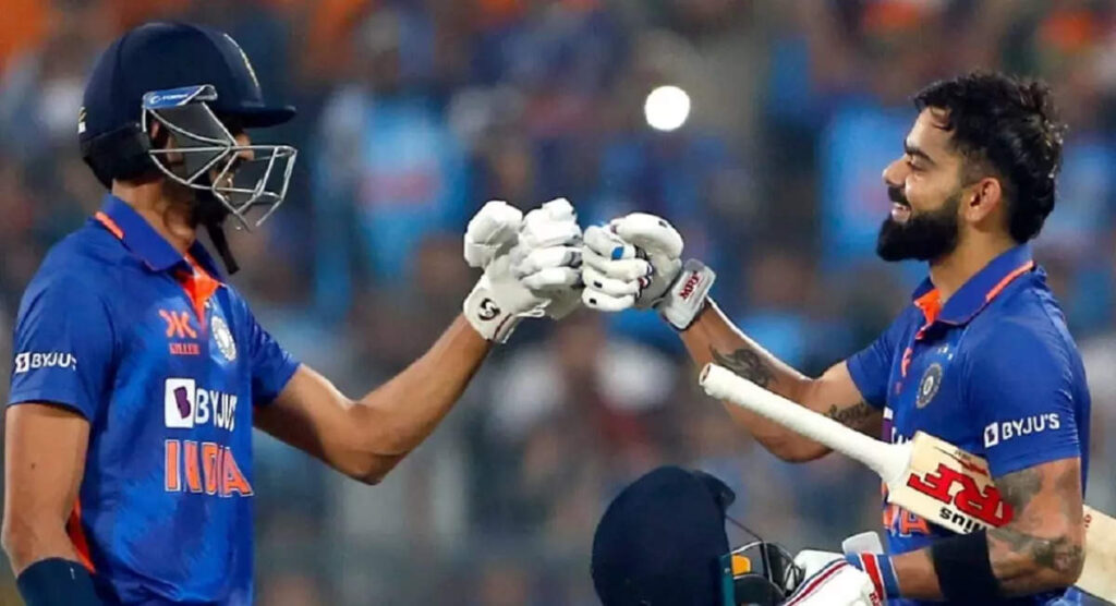virat kohli, IND vs SL ત્રીજી વન-ડેઃ કોહલીએ ધૂંઆધાર 166 રન ફટકાર્યા, શુભમને બનાવી કરિયરની બીજી સદી - ind vs sl 3rd one-day: virat kohli breaks records of sachin tendulkar and subhaman gill scores sencond century of his career