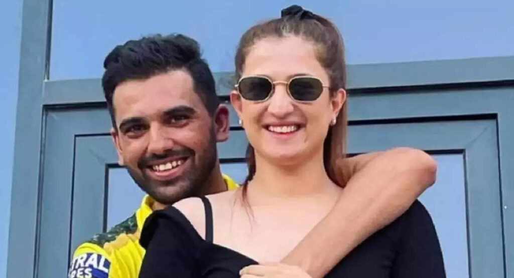 cheating with deepak chahar wife, ક્રિકેટર દીપક ચહરની પત્ની સાથે રૂપિયા 10 લાખની છેતરપિંડી, હૈદરાબાદ ક્રિકેટ સાથે જોડાયેલા છે તાર - former officer of hyderabad cricket association cheated 10 lakh rupees with wife of cricketer deepak chahar