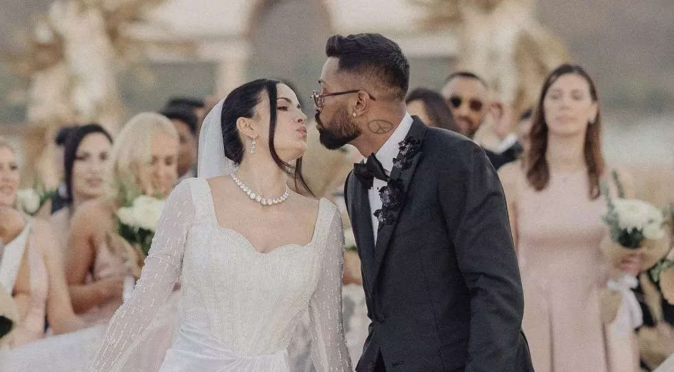 hardik pandya and natasa stankovic, ક્રિકેટર હાર્દિક પંડ્યા અને નતાશા સ્ટેનકોવિકે ખ્રિસ્તી રિતીરિવાજ મુજબ કર્યા લગ્ન - indian cricketer hardik pandya and natasa stankovic get married again in udaipur