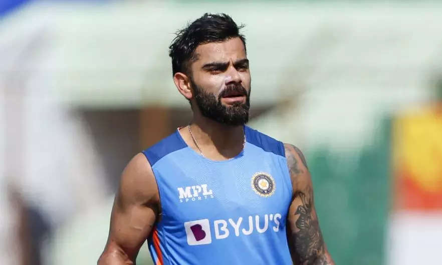 virat kohli lost his new phone, અનબોક્સિંગ પહેલા જ ખોવાઈ ગયો વિરાટ કોહલીનો ફોન, સોશિયલ મીડિયા પર માંગી મદદ - india vs australia test series 2023 virat kohli loses his phone before unboxing it