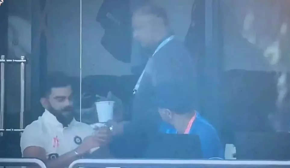 virat kohli viral food video, 'તે છોલે-ભટુરે ન હતા...' જે જોઈને ખુશ થયો હતો કોહલી, તેના વિશે કોચ દ્રવિડે કર્યો ખુલાસો - india vs australia 2nd test 2023 it was not chole bhature rahul dravid on virat kohli viral food delivery video