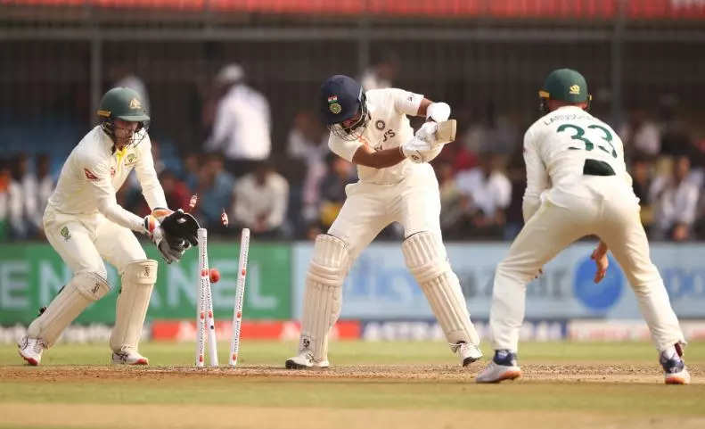 india vs australia 3rd test 2023, ત્રીજી ટેસ્ટઃ ટીમ ઈન્ડિયાએ ઓસ્ટ્રેલિયા સામે ઘરઆંગણે નોંધાવ્યો કંગાળ રેકોર્ડ - india bowled out for fourth lowest total against australia at home in 3rd test in indore