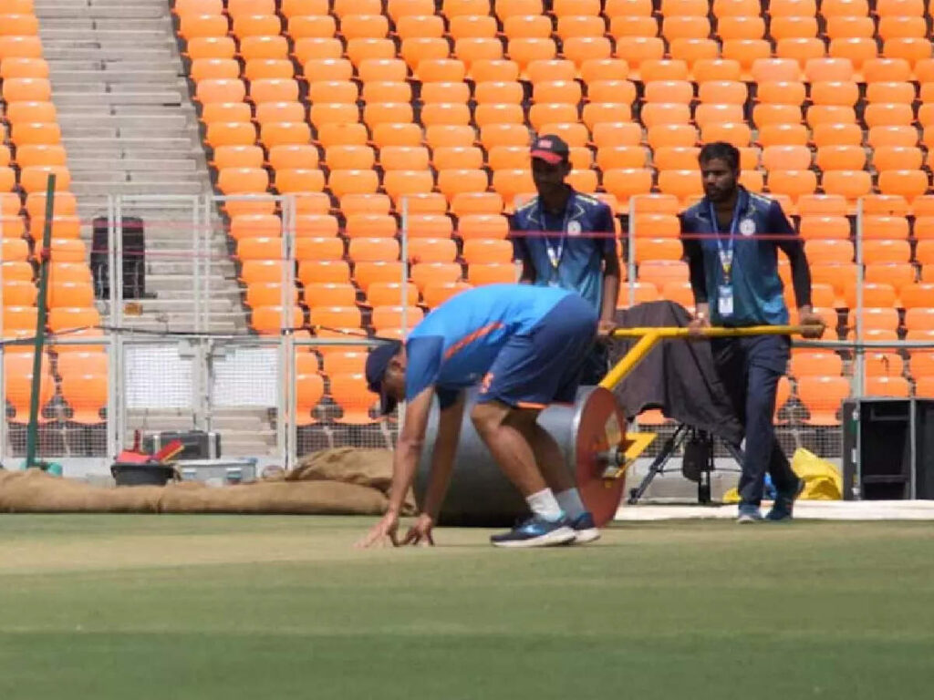 narendra modi stadium pitch report, ઈન્દોરની કારમી હાર પછી અ'વાદની પિચનું ગણિત તૈયાર થશે, 20 વિકેટ પડશે કે રનનો થશે વરસાદ! - ind vs aus after the defeat of indore ahmedabads pitch will be talking point 20 wickets will fall or it will rain runs