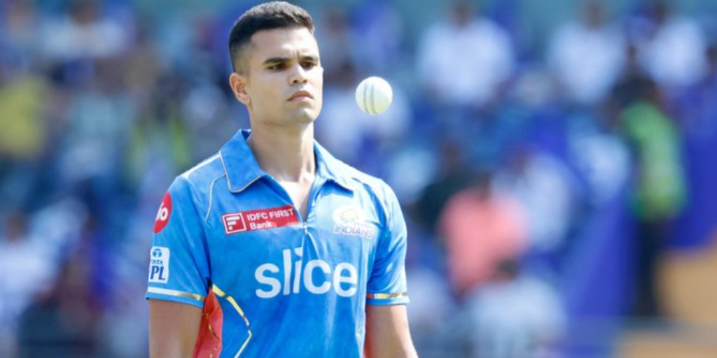 arjun tendulkar makes debut, IPL 2023: અર્જુન તેંડુલકરને મળી ડેબ્યુની તક, સપોર્ટ કરવા પહોંચી બહેન સારા - mi vs kkr ipl 2023 arjun tendulkar makes debut