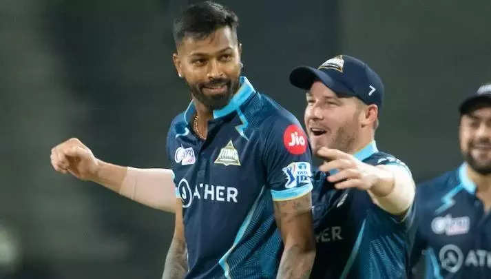hardik pandya, IPL: ગુજરાતના કેપ્ટન હાર્દિક પંડ્યાને ઝટકો, ફટકારવામાં આવ્યો 12 લાખ રૂપિયાનો દંડ - ipl 2023 hardik pandya fined for gujarat titans slow over rate against punjab kings
