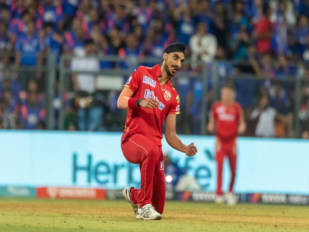 punjab kings beats mumbai indians, અર્શદીપની ઘાતક બોલિંગ જોઈ આ 2 પૂર્વ ભારતીય ક્રિકેટરે કર્યા વખાણ, કહી દીધી મોટી વાત - anil kumble and parthiv patel statement for arshdeep singh punjab kings bowler
