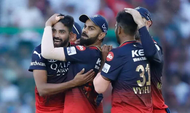 rcb vs pbks, IPL: કોહલી-ડુપ્લેસિસના આક્રમણ બાદ સિરાજનો ઝંઝાવાત, પંજાબ સામે બેંગલોરનો આસાન વિજય - ipl 2023 rcb vs pbks mohammed siraj faf du plessis power royal challengers bangalore to comfortable win