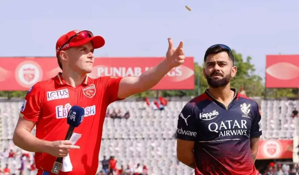 virat kohli, IPL: ડુપ્લેસિસ રમી રહ્યો હોવા છતાં પંજાબ સામે કોહલીએ કરી આગેવાની, 555 દિવસ બાદ બન્યો કેપ્ટન - ipl 2023 rcb vs pbks virat kohli returns to captain rcb despite faf du plessis playing