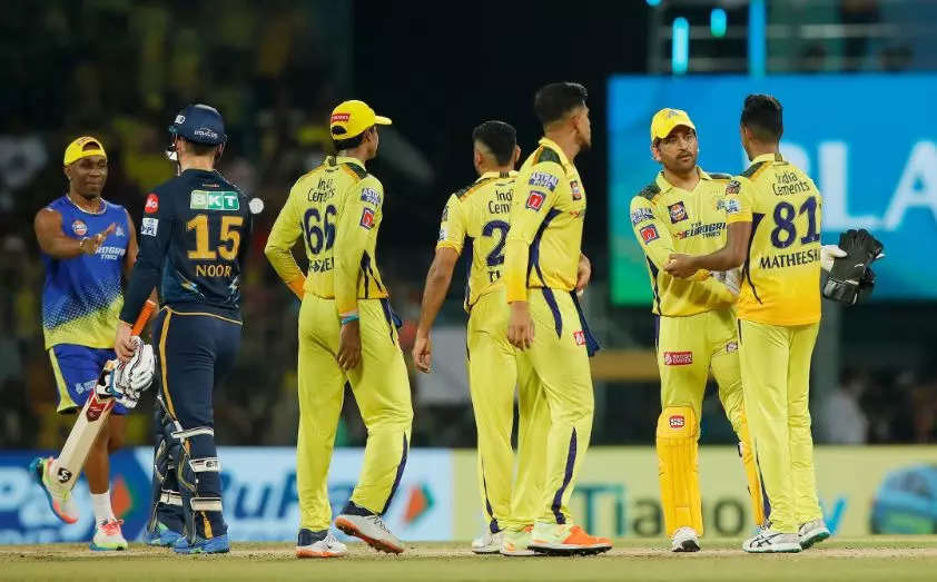 CSK vs GT qualifier 1 IPL 2023, IPL: ચેન્નઈ સુપર કિંગ્સ 10મી વખત ફાઈનલમાં, શુભમન-રાશિદની લડત છતાં ગુજરાતનો પરાજય - ipl 2023 first qualifier chennai super kings defeat gujarat titans to enter into final