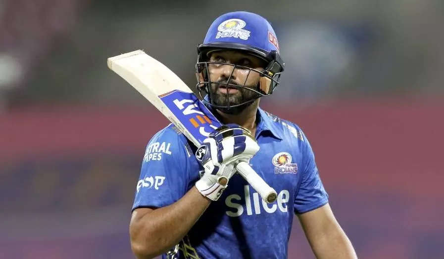 rohit sharma, રોહિત શર્મા પોતાની જ ટીમ પર બોજ બન્યો, શું ભારે પડી રહી છે મુંબઈ ઈન્ડિયન્સના કેપ્ટનની ઉંમર? - ipl 2023 mumbai indians captain rohit sharma struggles with bat