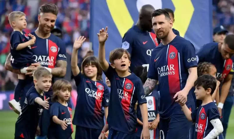 lionel messi, વિદાય મેચમાં મેસ્સીનું થયું અપમાન, તો દિગ્ગજ ફૂટબોલરે ક્લબ છોડતા જાહેર કરી નિવૃત્તિ - messi played last metch for psg ibrahimovic announces retirement from football
