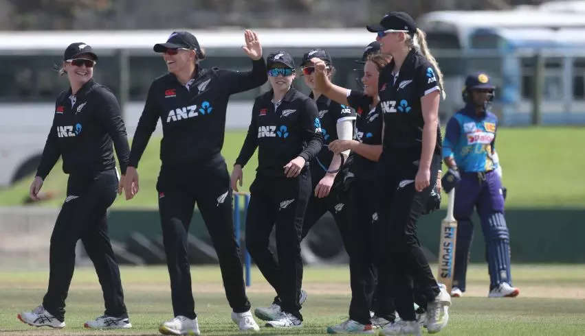 off spinner eden carson, વન-ડે ક્રિકેટમાં 11 ઓવરનો સ્પેલ? ન્યૂઝીલેન્ડ-શ્રીલંકા વિમેન્સ મેચમાં અમ્પાયરથી આ કેવી ભૂલ થઈ! - blunder in cricket new zealand offspinner eden carson bowls 11 overs during an odi against sri lanka